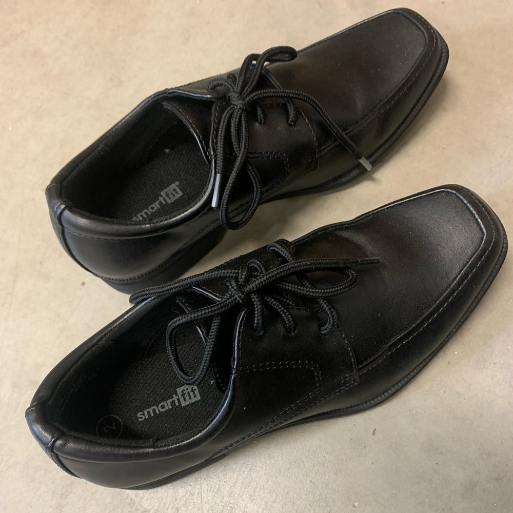 Boys black square toe dress shoes size 2